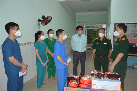 Bệnh viện Quân dân y miền Đông thăm, động viên lực lượng tăng cường tại các Trạm Y tế lưu động