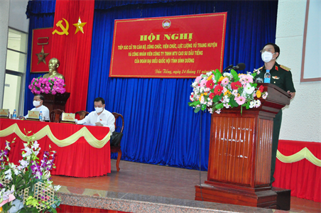 Thượng tướng Nguyễn Tân Cương tiếp xúc cử tri tại tỉnh Bình Dương