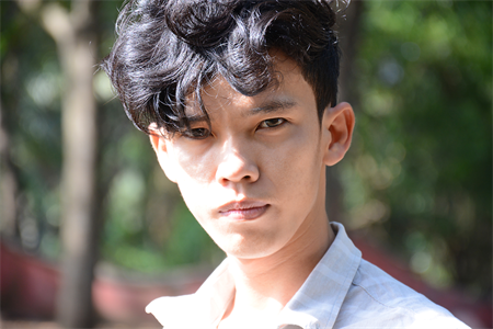 Hoạ sĩ Đặng Quang Tiến và tác phẩm "Chạy đồng"