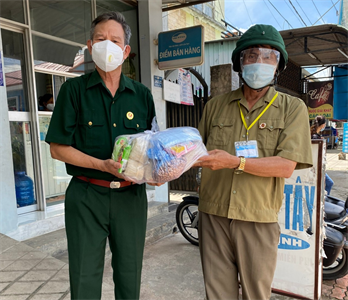 Gương mẫu như cựu chiến binh Bùi Văn Tắc