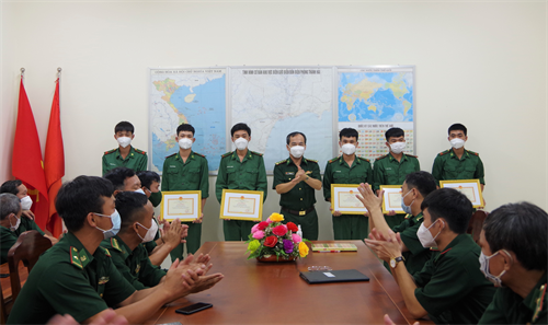 Bội đội Biên phòng tỉnh Bình Thuận khen thưởng lực lượng tham gia phòng, chống dịch