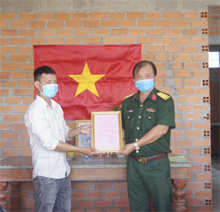 Bộ CHQS tỉnh Long An trao nhà tình nghĩa cho gia đình quân nhân dự bị