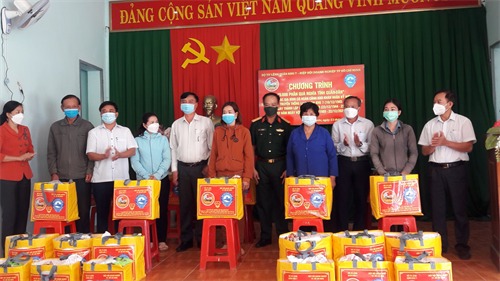 Quân khu tặng 500 phần quà tại tỉnh Bình Phước