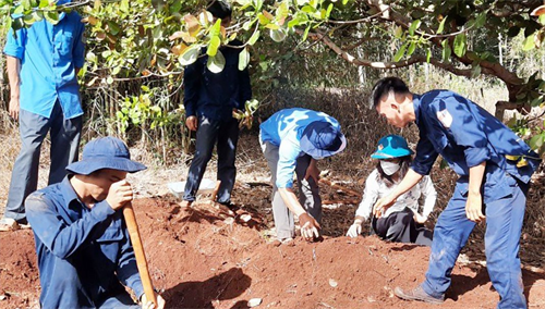 Đội K72, tỉnh Bình Phước tìm kiếm, quy tập được 2 hài cốt liệt sĩ
