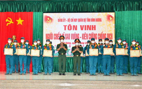 Đảng ủy, Bộ Chỉ huy quân sự tỉnh Bình Dương tôn vinh “Người chiến sĩ sao vuông - Kiên cường chống dịch”