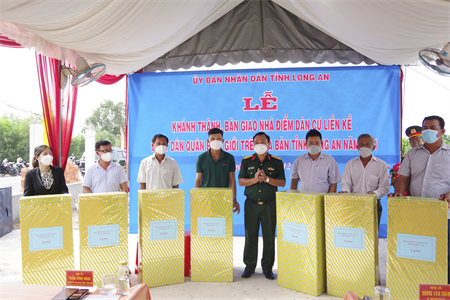 Long An khánh thành, bàn giao điểm dân cư liền kề chốt dân quân biên giới
