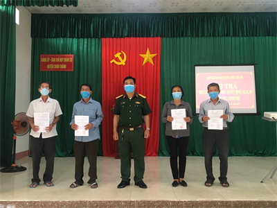 Ban CHQS huyện Chơn Thành chi trả chế độ trợ cấp một lần