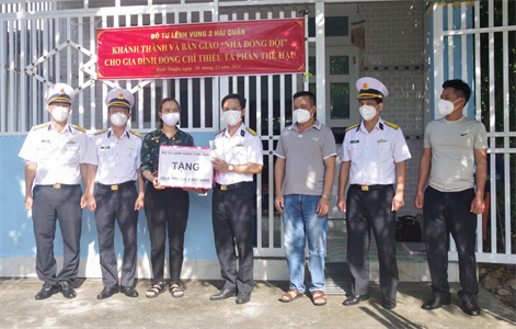 Vùng 2 Hải quân trao “Nhà đồng đội”