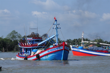 Đội tàu vây Công ty Đông Hải
ra quân thực hiện nhiệm vụ năm 2017