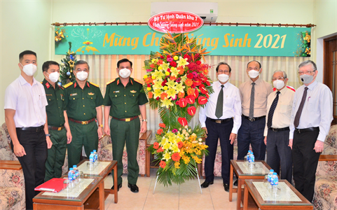 Bộ Tư lệnh Quân khu 7 thăm, chúc mừng các cơ sở tôn giáo nhân dịp Giáng sinh năm 2021