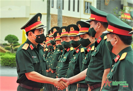 Phát huy truyền thống anh hùng, xây dựng Quân đội nhân dân Việt Nam tinh, gọn, mạnh, tiến lên hiện đại trong thời kỳ mới