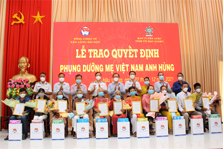 Tổng công ty Tân Cảng Sài Gòn phụng dưỡng 12 Mẹ Việt Nam Anh hùng tỉnh Hậu Giang