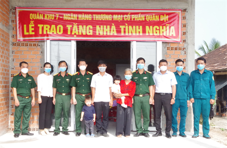 Trao nhà tình nghĩa cho gia đình quân nhân dự bị