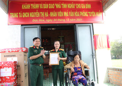 Cục Chính trị Quân khu 7 bàn giao “Nhà tình nghĩa” cho quân nhân có hoàn cảnh khó khăn