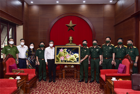 Các địa phương thăm, tri ân Bộ Tư lệnh Quân khu 7