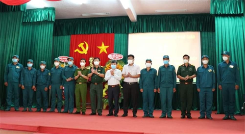 Huyện Phú Giáo ra mắt Trung đội tự vệ Công ty cổ phần Nông nghiệp U&I