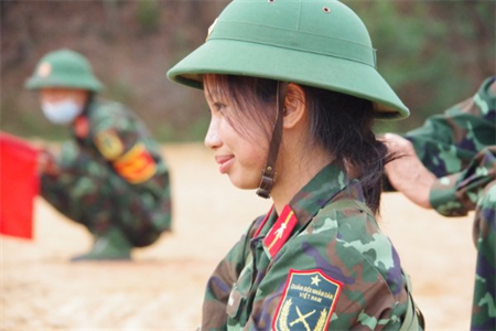 Võ Ngọc Hiền – Nữ học viên rèn nghiêm, bắn giỏi