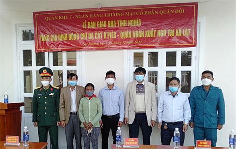 Huyện Lạc Dương, tỉnh Lâm Đồng bàn giao nhà tình nghĩa tặng gia đình quân nhân xuất ngũ