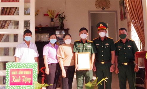 Sư đoàn 5 tặng “Nhà đồng đội” cho quân nhân có hoàn cảnh khó khăn