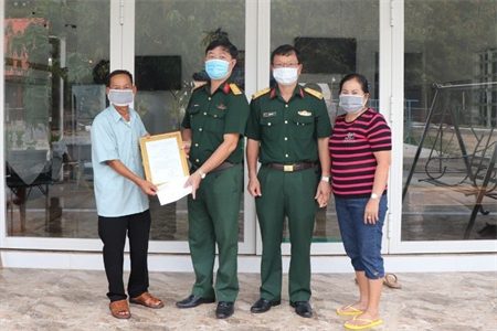 Ban Chỉ huy Quân sự TX.Bến Cát tặng nhà tình nghĩa tại xã An Điền