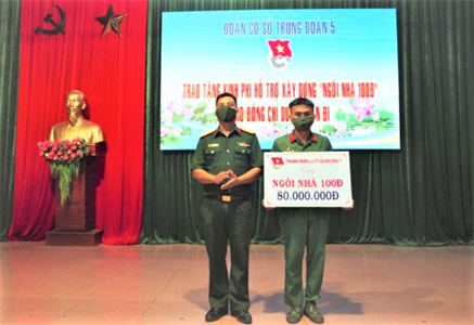 Sư đoàn 5 trao kinh phí xây dựng “Ngôi nhà 100 đồng”