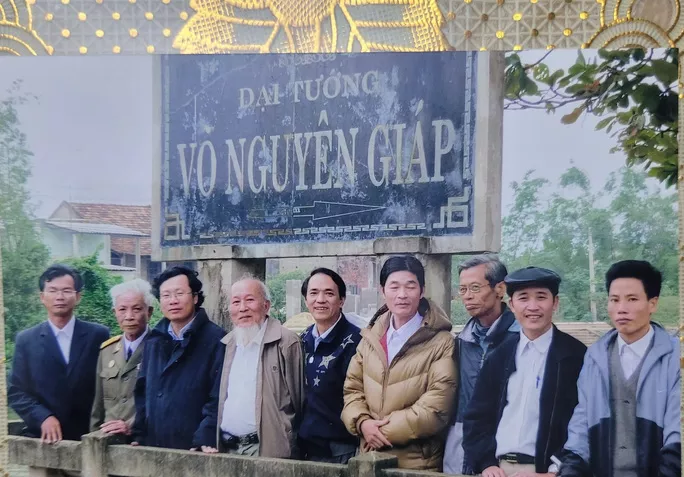 Người thợ nấu ăn làm bức trướng thơ "Kính dâng Đại tướng" đã qua đời