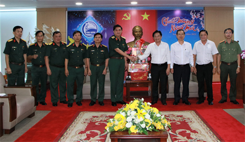 Thiếu tướng Võ Văn Thi, Phó Tư lệnh Quân khu 7 thăm, chúc Tết tại tỉnh Bình Dương