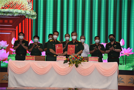 Bộ Tư lệnh thành phố Hồ Chí Minh kết nghĩa với Bệnh viện Quân y 175 và Bộ CHQS tỉnh Nghệ An