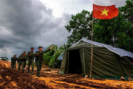 Chốt biên phòng vào xuân