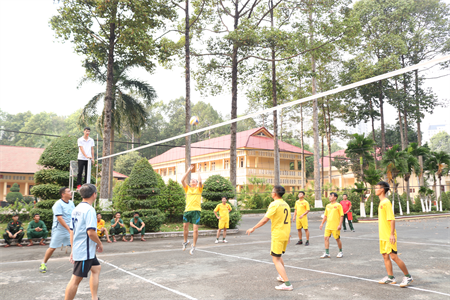 Cụm thi đua 1, Cục Chính trị Quân khu 7 tổ chức giao hữu bóng chuyền, cầu lông