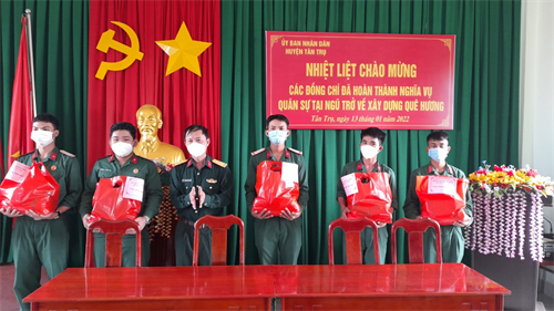 Huyện Tân Trụ đón quân nhân xuất ngũ trở về địa phương