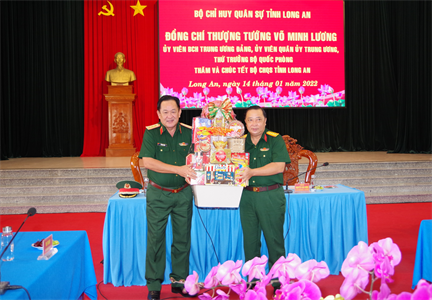 Thượng tướng Võ Minh Lương thăm, chúc tết Bộ Chỉ huy Quân sự tỉnh Long An