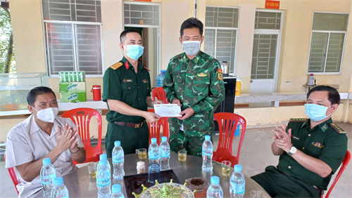 Thăm, chúc tết các trạm, chốt phòng chống dịch Covid-19 trên tuyến biên giới tỉnh Long An