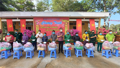 Đồn Biên phòng Sông Trăng tổ chức chương trình “Xuân biên phòng, ấm lòng dân bản”