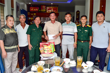 Hội CCB tỉnh Long An tặng 400 suất quà tết