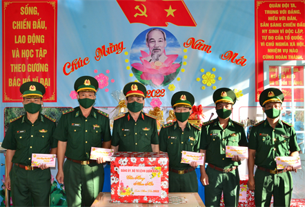 Thiếu tướng Đặng Văn Lẫm thăm, chúc Tết các cơ quan, đơn vị trên địa bàn tỉnh Bình Phước