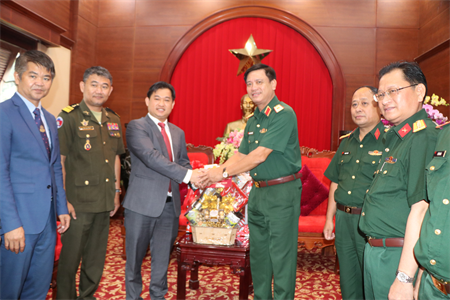 Tổng lãnh sự Vương quốc Campuchia tại Thành phố Hồ Chí Minh thăm, chúc Tết Bộ Tư lệnh Quân khu 7