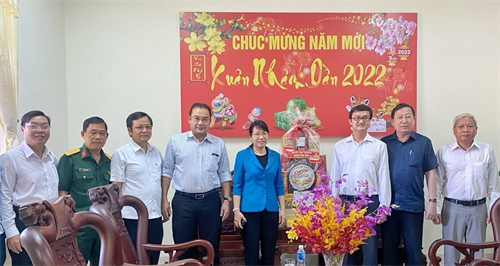 Quận Tân Phú thăm, chúc Tết đơn vị kết nghĩa huyện Bến Cầu