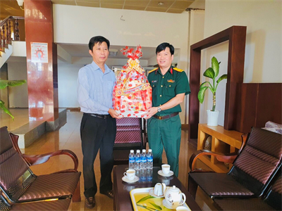 Ban CHQS huyện Xuyên Mộc thăm tặng quà tết Nguyên đán Nhâm Dần