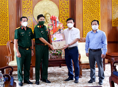 Sư đoàn 5 thăm, chúc tết tỉnh Long An