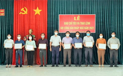 Thành phố Phan Thiết trao lệnh gọi công dân nhập ngũ năm 2022