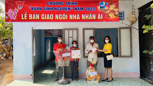Bàn giao "Ngôi nhà nhân ái" cho thanh niên nhập ngũ