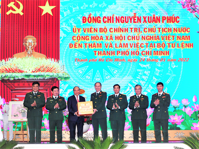 Chủ tịch nước Nguyễn Xuân Phúc thăm, chúc Tết Bộ Tư lệnh TP.HCM