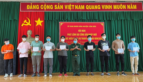 Huyện Côn Đảo trao lệnh gọi công dân nhập ngũ năm 2022