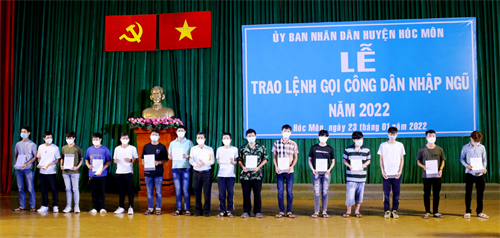 Huyện Hóc Môn trao lệnh gọi công dân nhập ngũ năm 2022