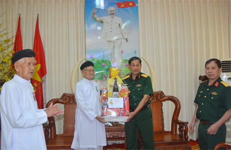 Ban đại diện Hội thánh Cao đài Tây Ninh thăm, chúc tết Bộ CHQS tỉnh