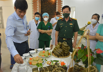 Bệnh viện Quân dân y miền Đông hội thi gói bánh chưng, bánh tét