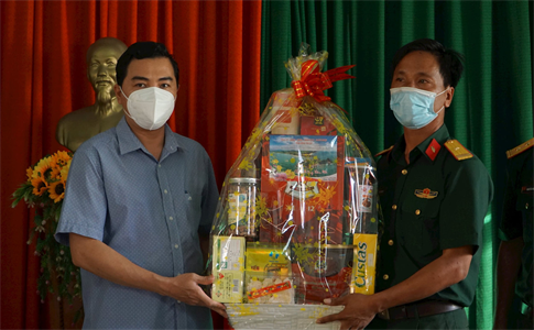 “Trong khó khăn càng sáng ngời phẩm chất Bộ đội Cụ Hồ”