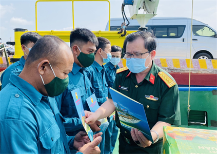 Bộ CHQS tỉnh Bà Rịa-Vũng Tàu thăm, chúc tết cán bộ, chiến sĩ Hải đội dân quân thường trực