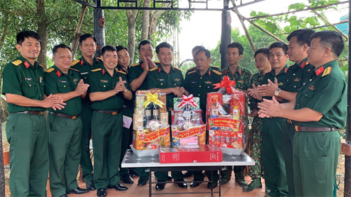 Đón tết trên đỉnh Chứa Chan